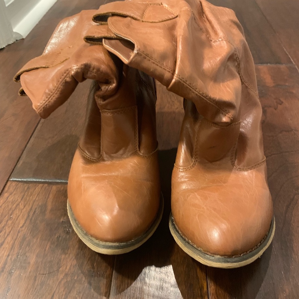 Short cowboy boots